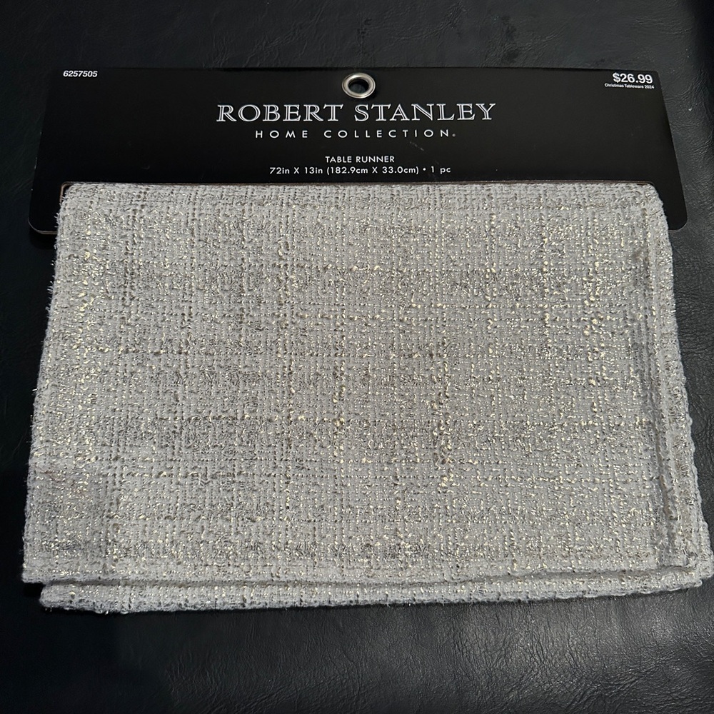 ✨ Gorgeous Robert Stanley Home Collection Table Runner - Only $16! ✨